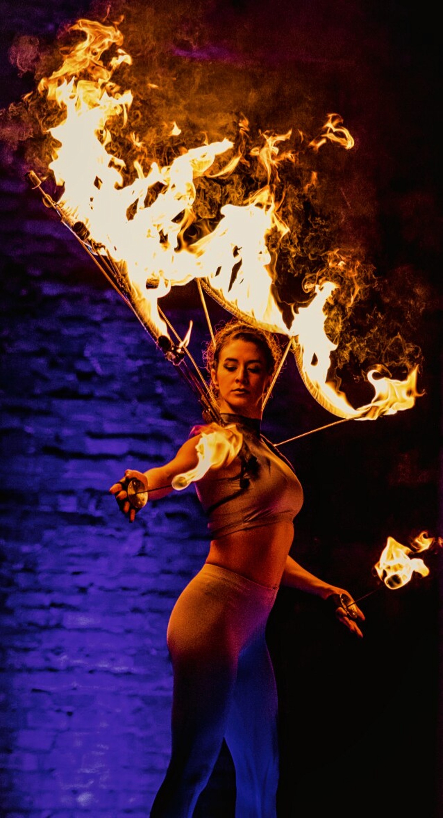 Fire fan performer